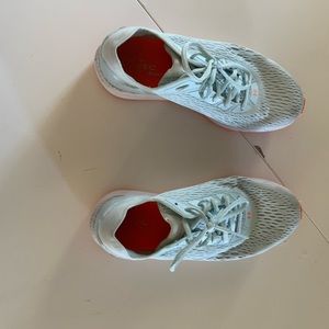 Under armor tennis shoes dose have some marks